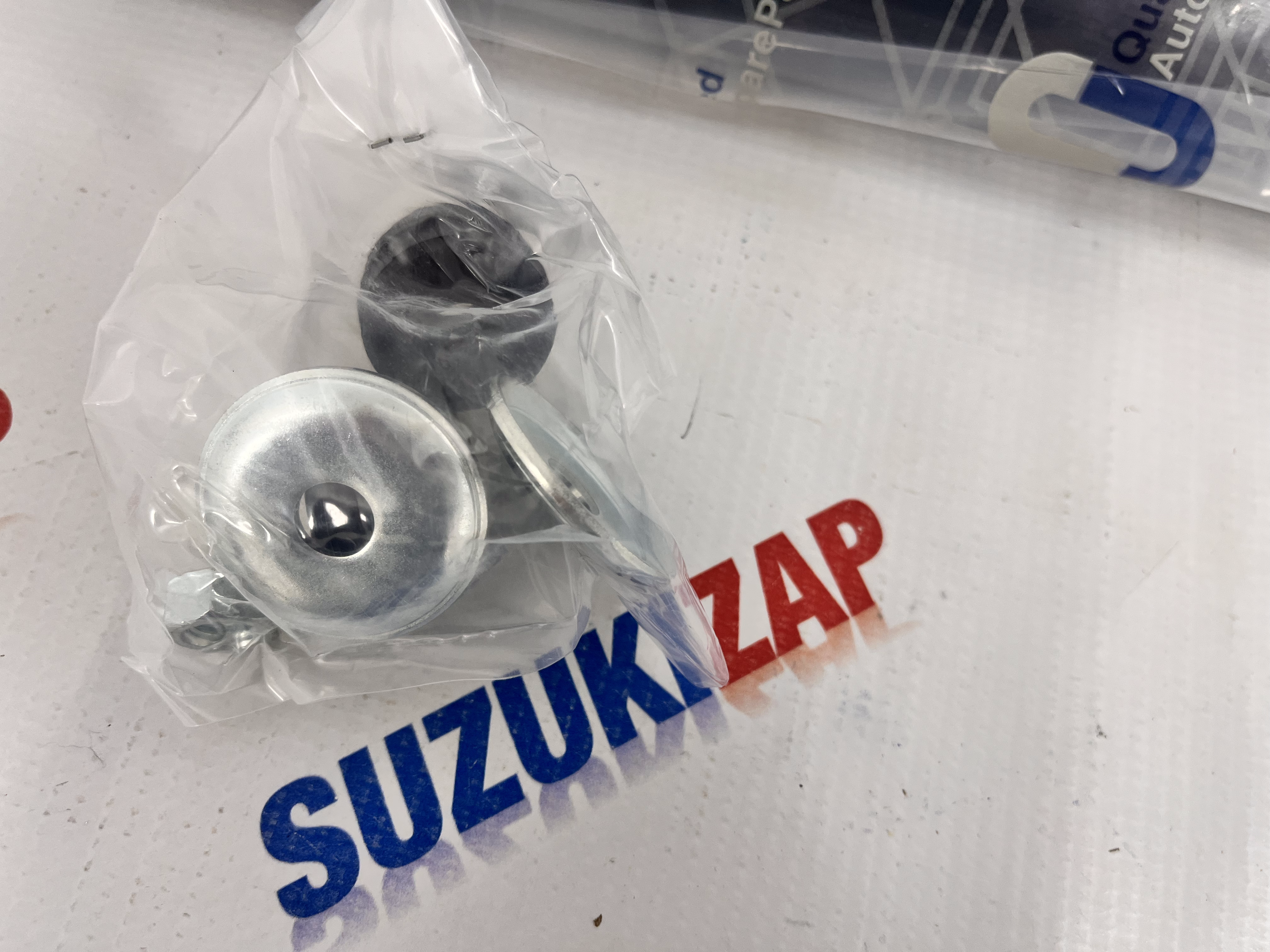 Амортизатор подвески задний Suzuki Grand Vitara 1998-2005 г.в. Japanparts